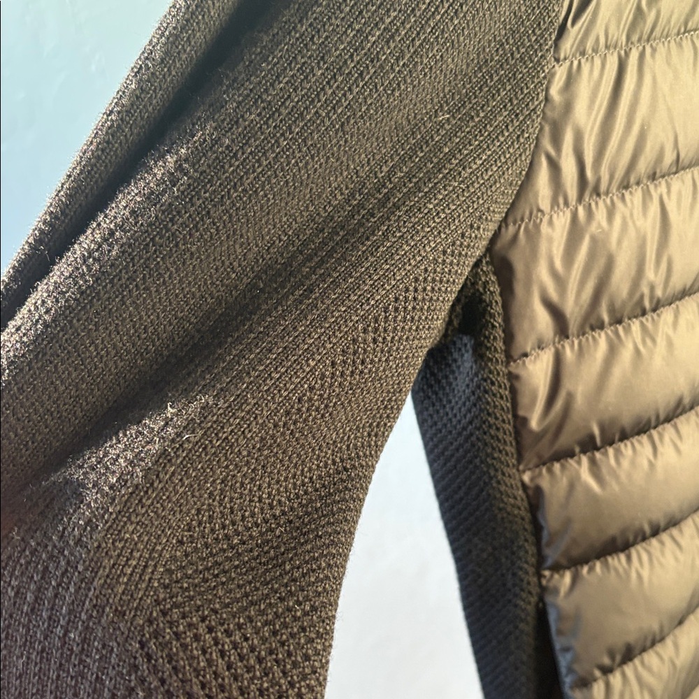 Men’s Canada Goose HyBridge knit jacket. - Picture 5 of 15